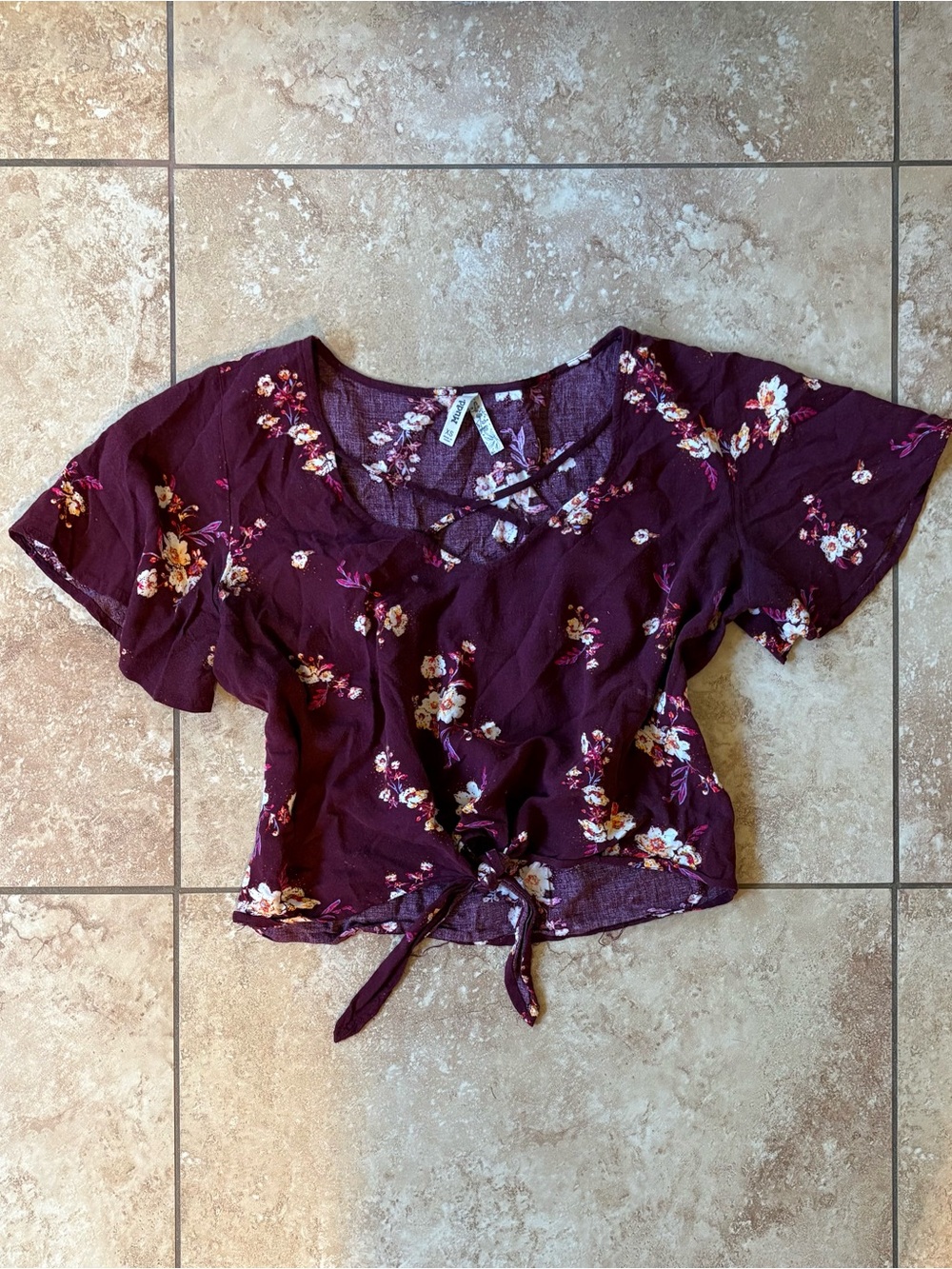 Mudd Plum Floral Tie-Front Crop Top With Neckline Detailing size XS
